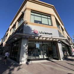 Lululemon - 7/10/25 FYI. Exterior. Entrance