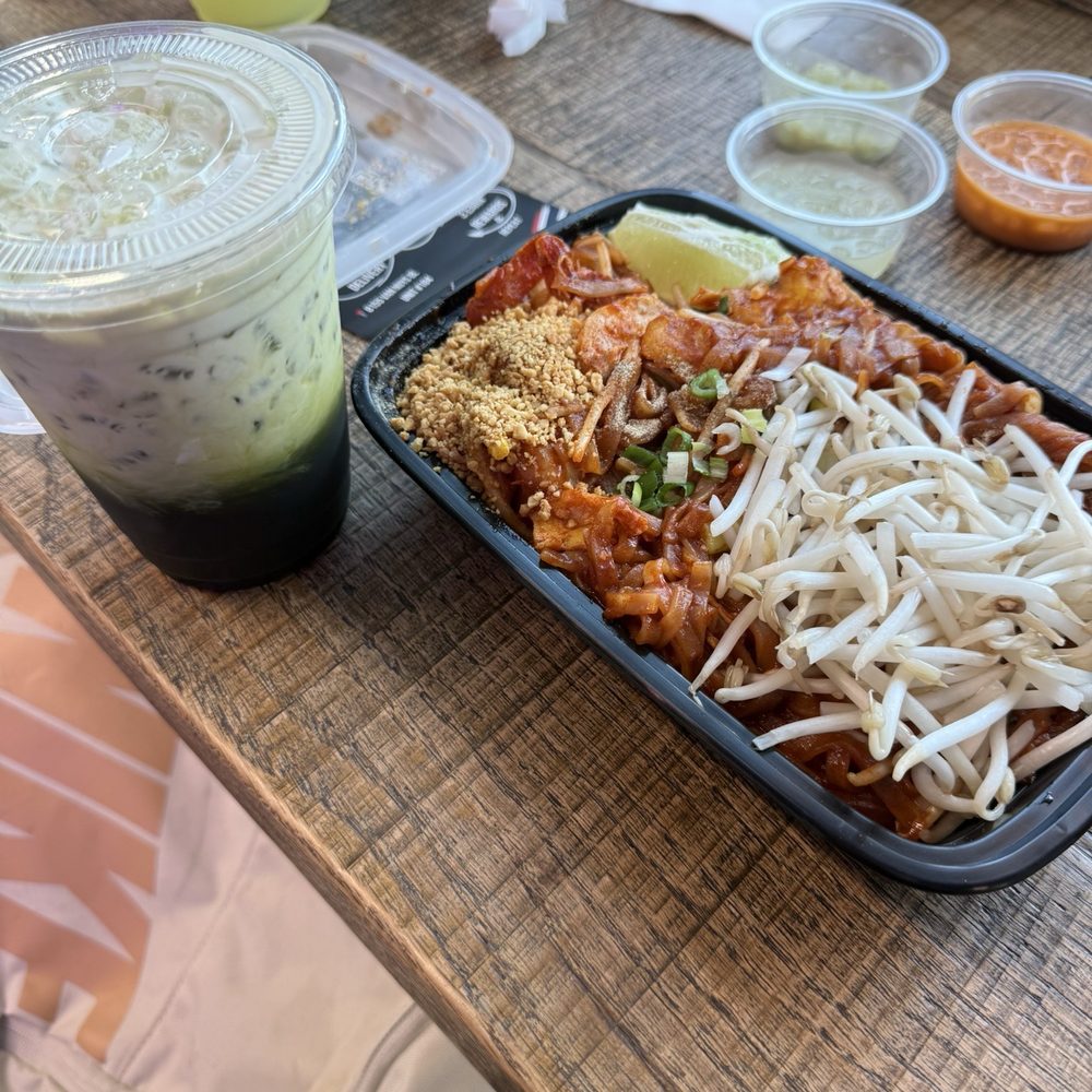 Aroi Thai - Pad Thai Green Tea - Thai Near Me - Panorama City, California Aroi Thai - Pad Thai Green Tea - Thai Near Me - Panorama City, California