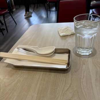 Pho Mi Amor - Skimpy chopsticks and spoons - Vietnamese Near Me - Elk Grove, California