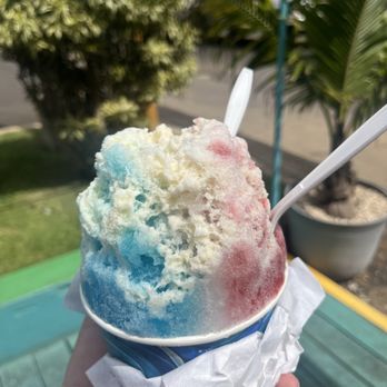 Honu Shave Ice  - Ol' Glory with condensed milk and ice cream - Ice Cream & Frozen Yogurt Near Me - Kapaʻa, Hawaii