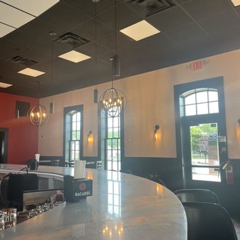 Dantes Pizzeria & Trattoria - Inside - Pizza Near Me - Grayson, Georgia