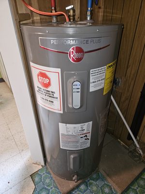 Hot Water Heater Installation - Who knew upgrading your hot water heater could be a breeze? 🌬️ This installation and removal service made waves, but the client was left with nothing but smooth sailing and steamy showers ahead! No more overwhelming situations – just personalized care and top-notch expertise from Cj's Handyman. We've all seen the horror story of a water heater gone bad. 
 Let me take the stress off your hand and help get you back up and running again. (I do emergency hours as well)