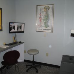 Advanced Back & Neck Center - Report of Findings & Imaging Review Room.