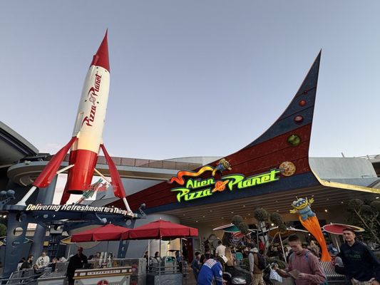 Alien Pizza Planet by null