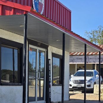 LJ's BBQ - Barbeque Near Me - Brenham, Texas