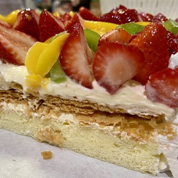 Pacific Bakery - inside of the fruit tart cake - Bakeries Near Me - Santa Ana, California Pacific Bakery - inside of the fruit tart cake - Bakeries Near Me - Santa Ana, California