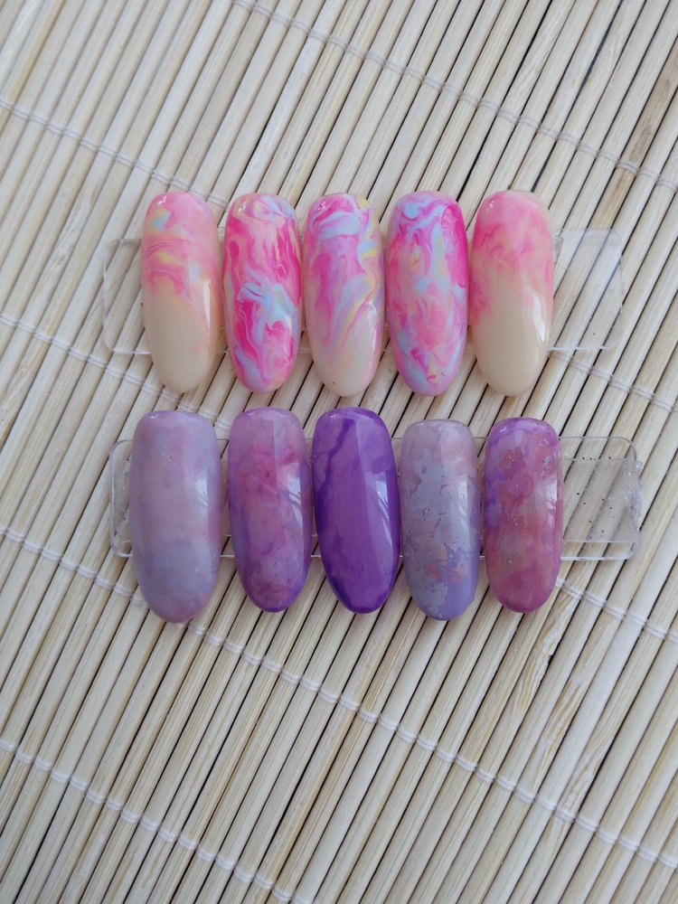 Unordinary nails Logo
