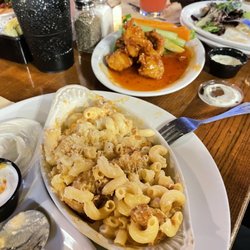 Bobby Byrne's - Mac n cheese, chicken & love.