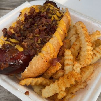Miracle's Tasty Express Hotdogs - Sausage dog with cheese bacon and chili and fries with amazing seasoning - Food Trucks Near Me Miracle's Tasty Express Hotdogs - Sausage dog with cheese bacon and chili and fries with amazing seasoning - Food Trucks Near Me