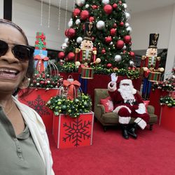 Almeda Mall - Santa waving at me.