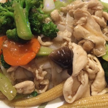 Pasadena Noodle & Grill - Chicken chow fun - Vietnamese Near Me - Pasadena, California Pasadena Noodle & Grill - Chicken chow fun - Vietnamese Near Me - Pasadena, California