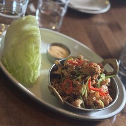 SZECHUAN CHICKEN LETTUCE WRAPS sweet soy ginger glaze, peanuts, crispy wontons, spicy aloli 24 SZECHUAN CHICKEN LETTUCE WRAPS sweet soy ginger glaze, peanuts, crispy wontons, spicy aloli 24