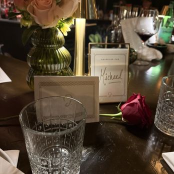 J Carver’s - Bar area - Steakhouses Near Me - Austin, Texas