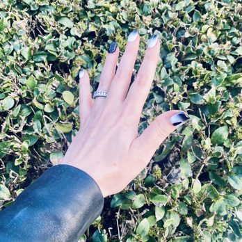 Daniel Nail Spa - Round square with black and white ombré and black Diamond bling accent nail - Nail Salons Near Me - Menifee, California