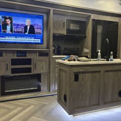 Kitchen, entertainment