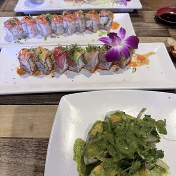 Agua Chiles Sushi Bar - Auga Agua Chiles Roll, Rainbow Roll - Sushi Bars Near Me - Northridge, California