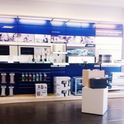 Tryo - Beaucoup d'accessoires hi-fi et informatiques.
