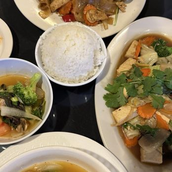 Thai Spices Natural Restaurant - Pad Kee Mow with Chicken Basil, Garlic, & Chili with Tofu Tom Yum with Shrimps - Thai Near Me - Sedona, Arizona Thai Spices Natural Restaurant - Pad Kee Mow with Chicken Basil, Garlic, & Chili with Tofu Tom Yum with Shrimps - Thai Near Me - Sedona, Arizona