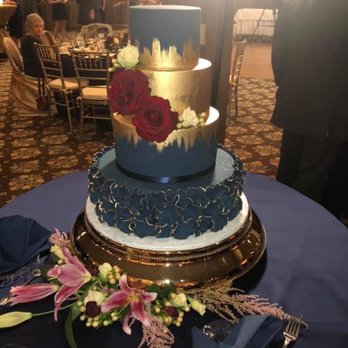 Affordable Flowers - Flowers for the wedding cake and to decorate the cake table - Florists Near Me - Birmingham, Michigan