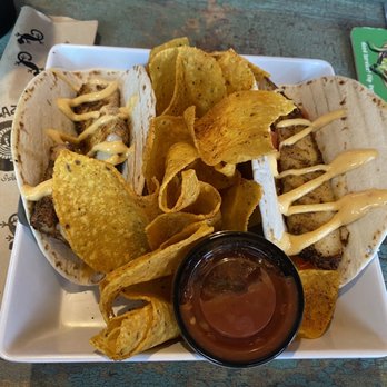 De Lazy Lizard - Blackened fish tacos with chips and salsa. On point. - American Near Me - Ocean City, Maryland