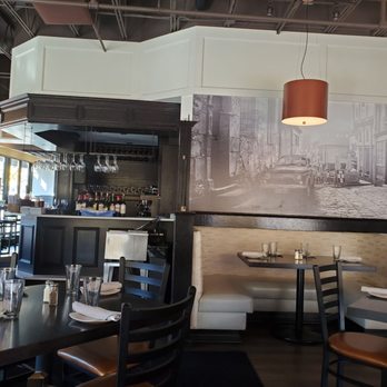 Pazzi Di Pizza - Bar area - Pizza Near Me - Elmhurst, Illinois
