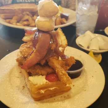 Maple Leaf Diner - Chicken and Waffles - American Near Me - Dallas, Texas Maple Leaf Diner - Chicken and Waffles - American Near Me - Dallas, Texas
