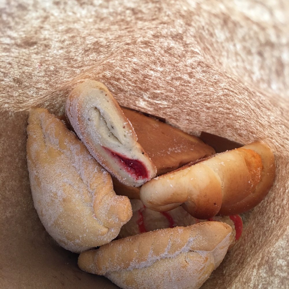 We had the bag full & these are the ONLY pieces we have left & we just left the panadería five minutes ago.