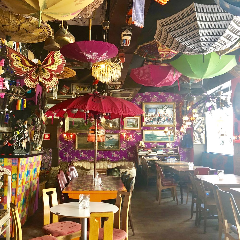 Colorful, crazy and somehow calming decor! Colorful, crazy and somehow calming decor!