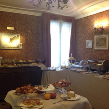 Hotel Flora - Part of the breakfast room - Hotels Near Me - Venezia, VE