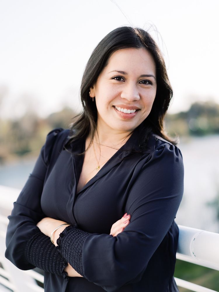 NAOMI VELEZ SHASTA LIVING REAL ESTATE Contact Agent 833 Mistletoe