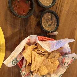 Si Señor - CHIPS, SALSA, BEAN DIP AND GUAC