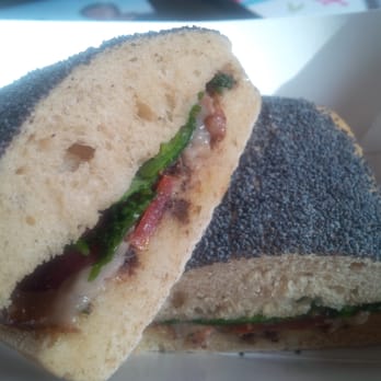Marthe - Sandwich magret (roquette, tomate, tapenade), pain pavot, 4,70€ - Cafes Near Me - Toulouse, 31