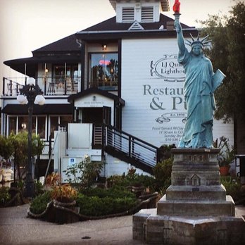 Quinn's Lighthouse - Beautiful Restaurant - Seafood Near Me - Oakland, California