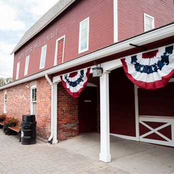 Yates Cider Mill - Outside - Donuts Near Me - Rochester Hills, Michigan