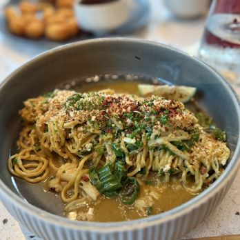 Olili - Spicy Chili Crab Noodles - Desserts Near Me - Honolulu, Hawaii Olili - Spicy Chili Crab Noodles - Desserts Near Me - Honolulu, Hawaii