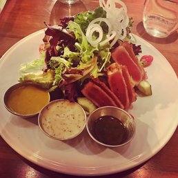 Seared tuna salad
