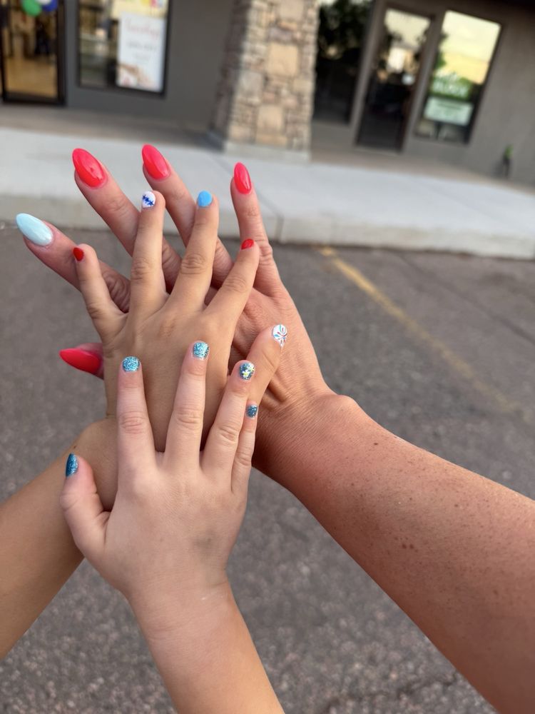 Castle Nails Logo