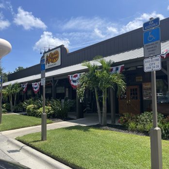Cracker Barrel Old Country Store - Exterior - American Near Me - Altamonte Springs, Florida