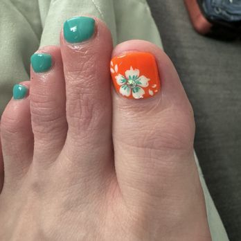 Tami-A Nails Salon - Pedicure with gel and they even added a rhinestone! - Nail Salons Near Me - Honolulu, Hawaii