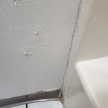 Quality Inn - Bathroom walls cracking, moldy - Hotels Near Me - Washington, Georgia