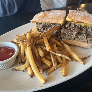 Albert's Hohokus - Cheese Steak Sandwich - New American Near Me - Ho Ho Kus, New Jersey