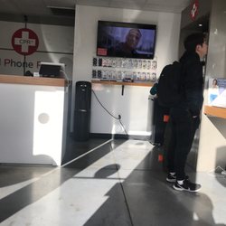 CPR Cell Phone Repair Eugene - Now they have a tv in the waiting area!!