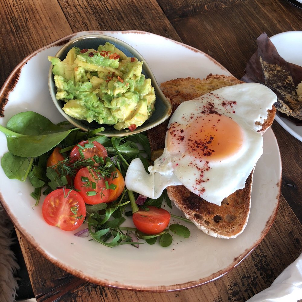 White Mulberries - Avocado with sunny side egg and toast - Coffee & Tea Near Me - London, XGL