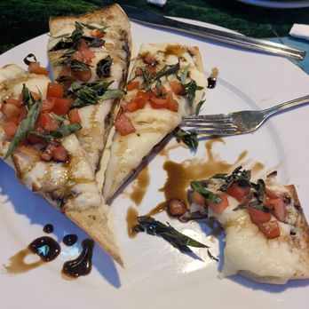 Dollies Pub & Cafe - Pizza Near Me - Lahaina, Hawaii