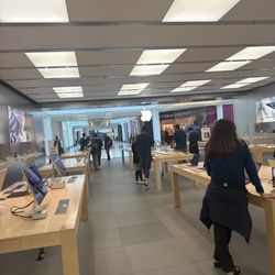 Apple Store - King of Prussia - Store view