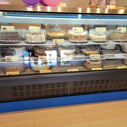Suspiros - Mostly large cakes but they also have 6 packs of cupcakes and individual tres leches cake cups