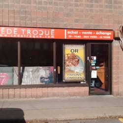 Cédé Troqué - Located in a strip mall, sandwiched between stores.