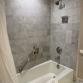 Spindrift Inn - Bathroom - Hotels Near Me - Monterey, California