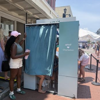 Aerie - Photo booth - Lingerie Near Me - Charleston, South Carolina