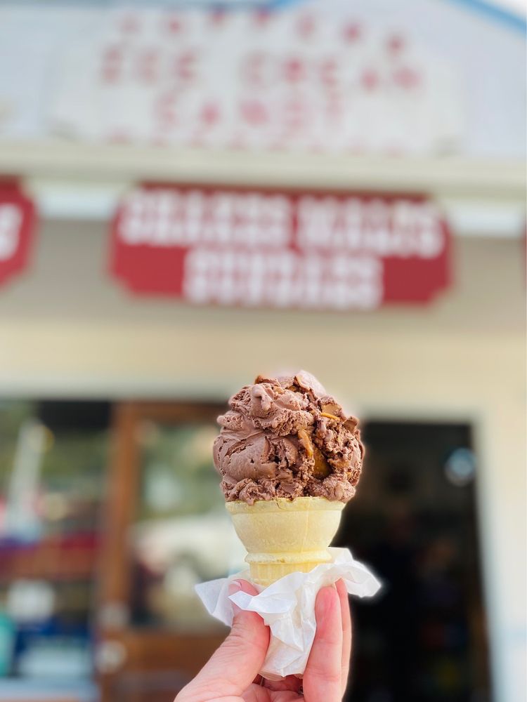 Topper's Ice Cream & Candy Logo